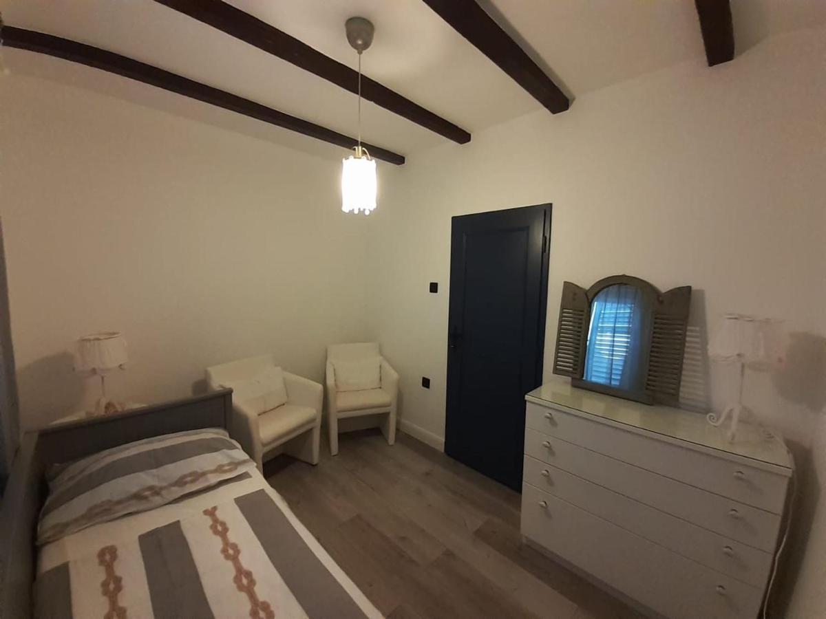 Apartments Dile Sukošan Buitenkant foto