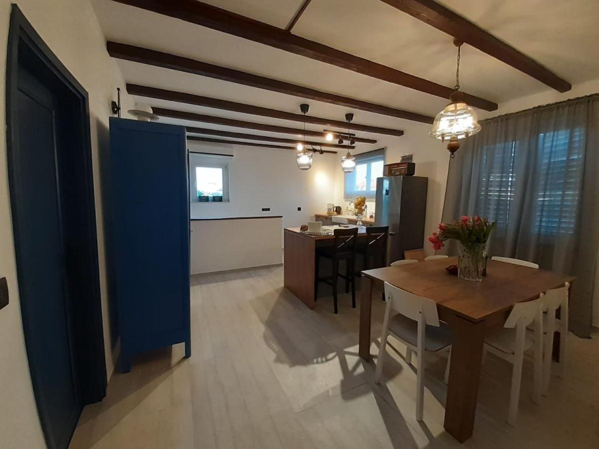 Apartments Dile Sukošan Buitenkant foto
