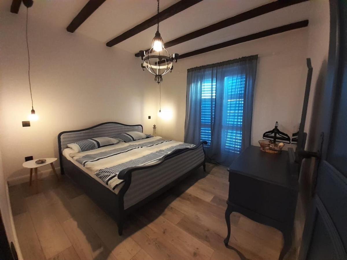 Apartments Dile Sukošan Buitenkant foto